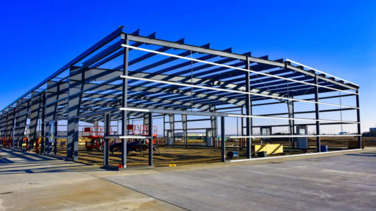 Steel frame structure for industrial building